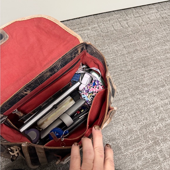 BED|STU Distressed Black and Tan Crossbody Bag - Picture 3 of 4